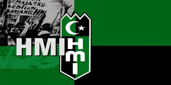 PB HMI Serahkan Bantuan Toa Ke Masjid Tertua Di Papua Barat