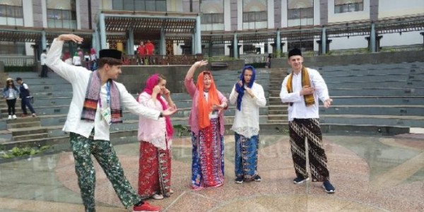 Aksi Para Atlet Asian Games 2018 Menari Di Setu Babakan
