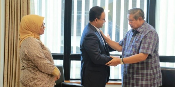 Gubernur Anies Lepas Keberangkatan Tim Pembangunan RS Indonesia MER-C