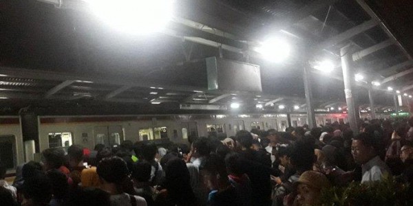 KRL Alami Gangguan Lebih Dari 1 Jam