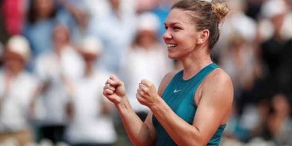 Simona Halep Raih Trofi Juara Prancis Terbuka