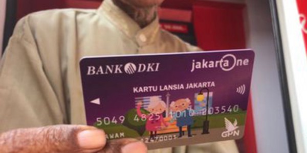 Pemkab Kepulauan Seribu Bagikan Kartu Lansia