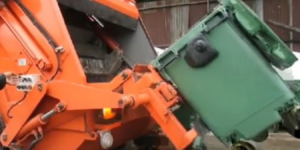 Sudin LH Jakpus Tempatkan 52 Tong Sampah Buatan Jerman di Kemayoran