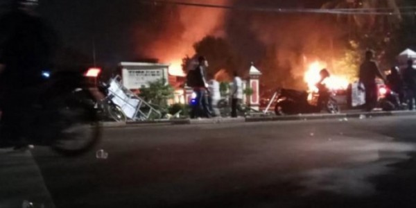 Ini Alasan Massa Membakar Mapolsek Ciracas