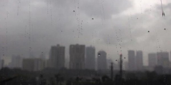 Hujan Es di Tanah Abang, Warga: Rumah Saya Kayak Disambitin
