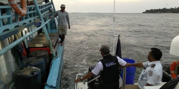 Bakamla Minta Awak Kapal Tak Buang Sampah ke Laut
