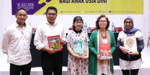 Tumbuhkan Minat Baca Anak Usia Dini Lewat Buku Cerita Rakyat