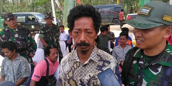 Ajari Suku Anak Dalam Menulis dan Membaca, TNI Memang di Hati