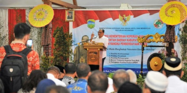 Menkop Minta Jajarannya Nggak Usah Malu Adopsi Program Ekonomi Kerakyatan dari Daerah