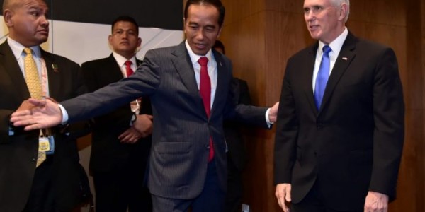 Di Sela-sela KTT ASEAN, Jokowi Bertemu Wapres AS, Ada Apa?