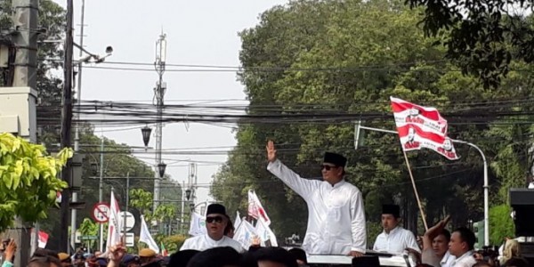 Masuk Gedung KPU, Prabowo Disambut Puluhan Ribu Simpatisan