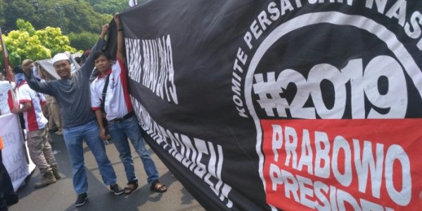 Antarkan Prabowo-Sandiaga Daftar ke KPU, Ribuan Buruh Nyanyikan Lagu 2019 Ganti Presiden