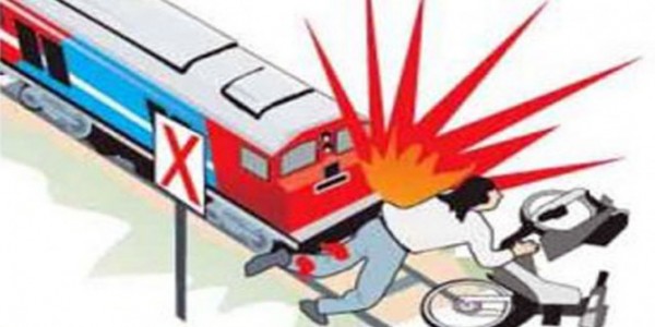 Pemotor Tewas Tertabrak Kereta