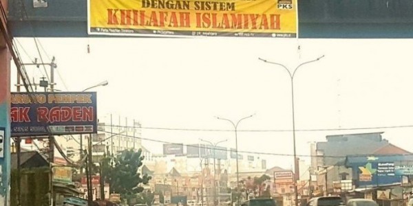 Spanduk Khilafah Berlogo PKS Bentuk Fitnah