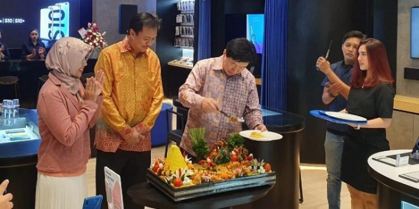 Dekatkan Diri Pada Konsumen, Samsung Buka Experience Store di Mall Surabaya