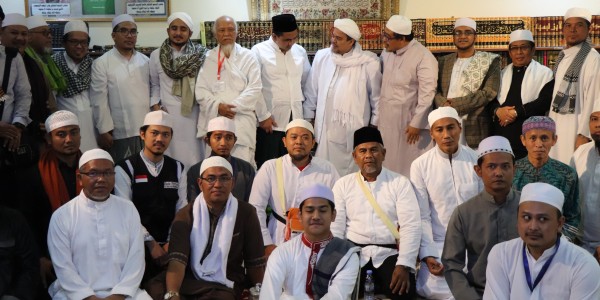 Putra-putra Mbah Moen Silaturahmi ke rumah Habib Rizieq di Mekkah