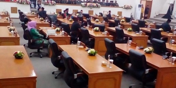 Gubernur Jawa Barat Tak Hadir, Anggota Dewan Kecewa
