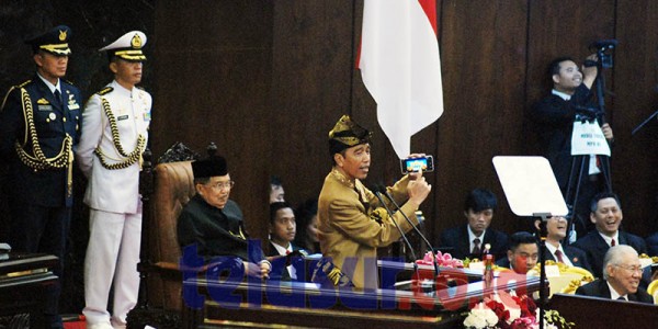 Eksekutif Tidak Perlu Studi Banding Ke Luar Negeri, Cukup Dari HP.
