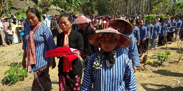 Foto: Petani Kendeng Gelar Upacara HUT RI ke-74