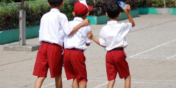 Krisis Air, Anak-anak di Cimahi Pergi Sekolah Nggak Mandi