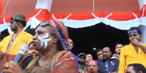 GEGER... MAMA PAPUA MINTA REFERENDUM!!