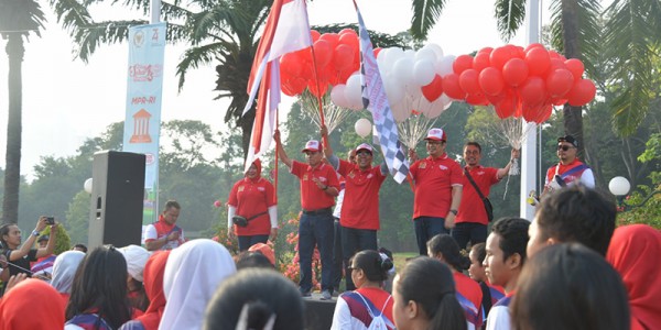 MPR Sosialisasikan Empat Pilar Lewat Jalan Sehat