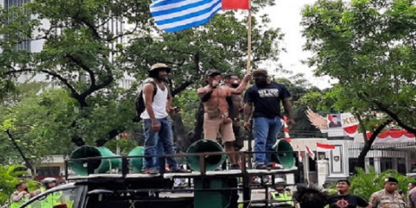 Bintang Kejora Berkibar Depan Istana, Pengamat: Gambar Kegagalan Menteri Jokowi
