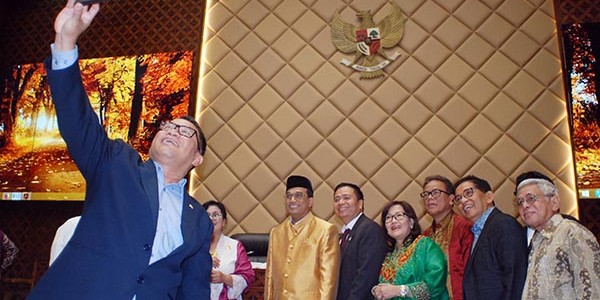 Foto Dulu Ah!!! Sebelum Rapat.