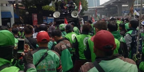 Ojol Geruduk Kedubes Malaysia