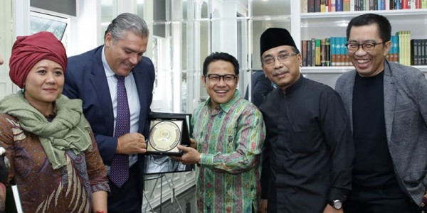 Gus Ami Terima  Koalisi Internasional Partai-Partai Dunia, Cesar Rossello.