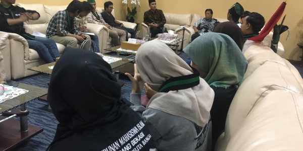 Hari Pertama Kerja, Ketua DPRD ‘Dikepung’ Massa HMI