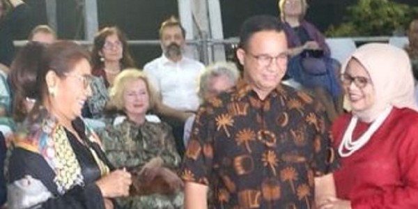 Anies, Menteri Susi Serta Para Dubes Antusias Nobar Musik Klasik Di Monas