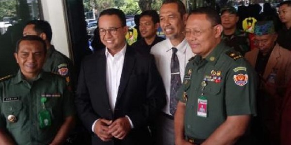 Jenguk Habibie, Anies Doakan Semoga Allah Berikan Mukjizat Kesembuhan