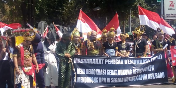 Demo Depan Istana, Mahasiswa Dukung Revisi UU KPK