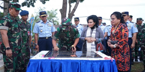 Panglima TNI Resmikan Monumen Pesawat Mig 17