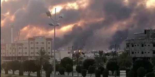 Pemberontak Houthi Ngaku Pelaku Penyerangan Minyak Saudi