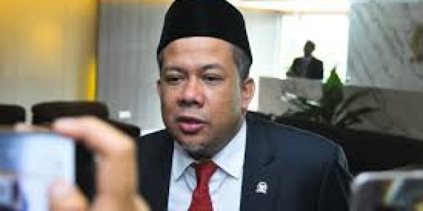 Soal Karhutla, Fahri Hamzah Minta Presiden Bersikap Tegas