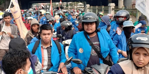 Hingga Sore, Mahasiswa Masih Terus Berdatangan ke Gedung DPR