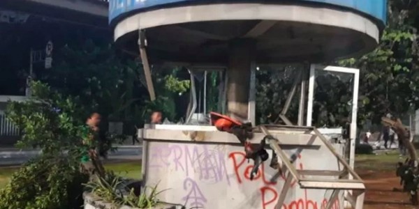 Massa Bakar Pospol Atmajaya