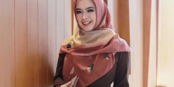 Aktris Senior Ini Nggak Cemas Suaminya Kembali Jadi DPR