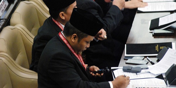 Tandatangan Sebagai   DPR