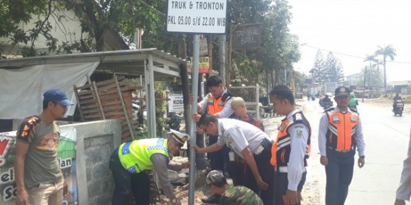 Resmi, Dump Truk Dilarang Melintas Di Jalan Raya Babelan