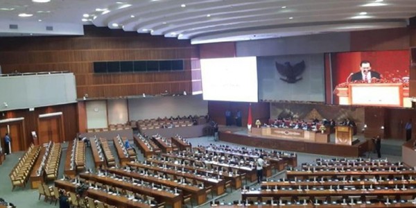 MAKI Gugat Kehadiran Anggota DPR Saat Pengesahan RUU KPK ke MK