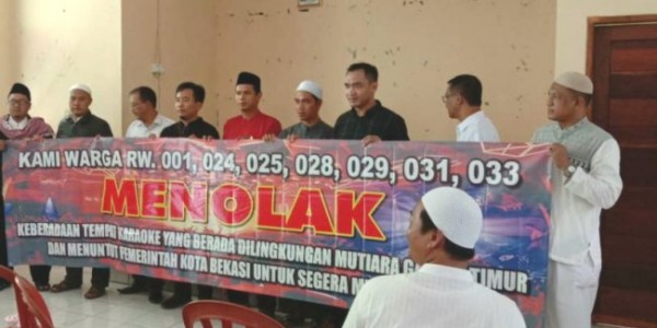 Dugaan Tempat Hiburan Berkedok Protitusi, Warga Mustikajaya Lakukan Unras 