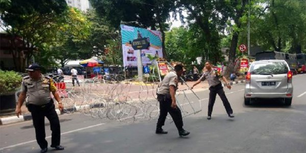Demo Mahasiswa, Jalan Medan Merdeka Barat Ditutup