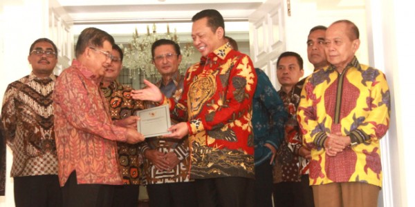 Jusuf Kalla Pastikan Hadir Pada Pergantian Dirinya Kepada KH Ma'ruf Amin