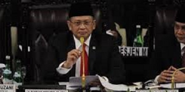 Apresiasi Prabowo-Sandi, Ketua MPR Bacakan Pantun