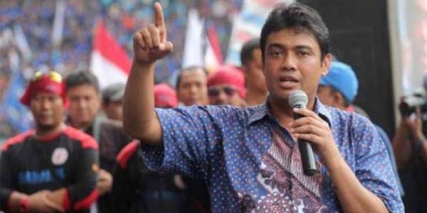 Kenaikan UMP Tak Memuaskan, Massa Buruh Gruduk Kantor Anies