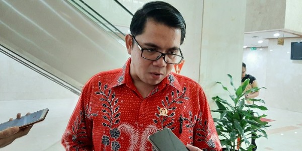 Arteria Dahlan Berharap Idham Aziz Tuntaskan Kasus-kasus Mandeg Selama Ini