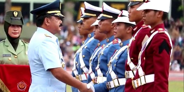 Riri Anak Sopir Truk Lulusan Terbaik Taruni AAL